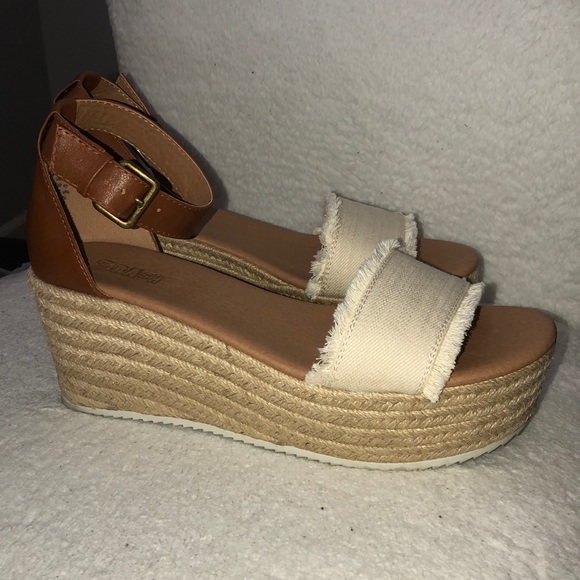 brash platform sandals